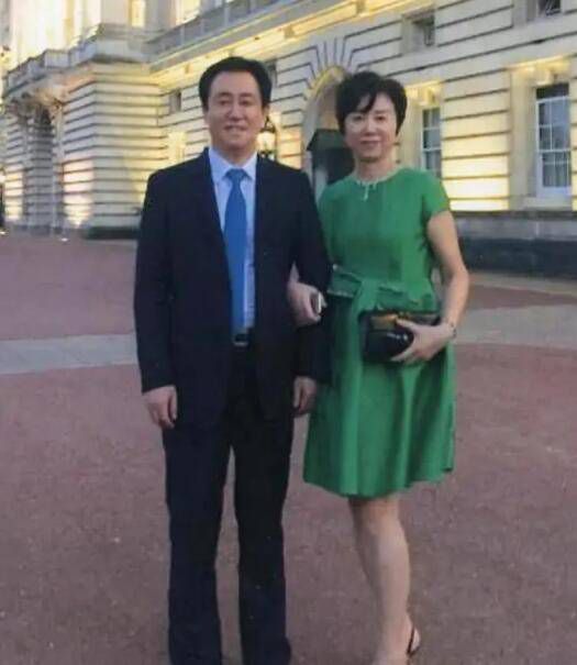 而且，紧接着，沃尔特便在下面用英文又发了一条：记住这个名词，千万千万不要弄错了。